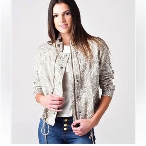 Rails Tennessee utility jacket in sand snake print with zipper and snaps S